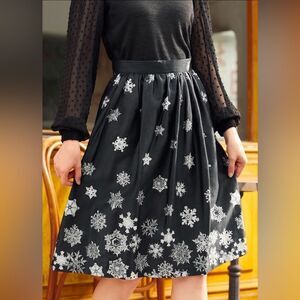 Modcloth Falling For Winter ALine Skirt Black White Snowflake ALine Skirt 12 NWT
